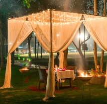 candlelight dinners Luxury Private Garden Candlelight Dinner