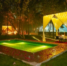 candlelight dinners Grand Romantic Poolside Candlelight Dinner