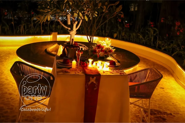 candlelight dinners Romantic Garden Candlelight Dinner at Aloft Hotel