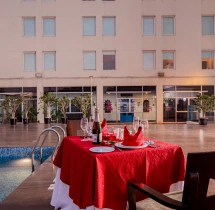 candlelight dinners Luxury Poolside Candlelight Dinner at Aloft