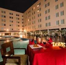 candlelight dinners Luxury Poolside Candlelight Dinner at Aloft