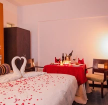candlelight dinners Romantic Dinner With Stay Experience at Aloft